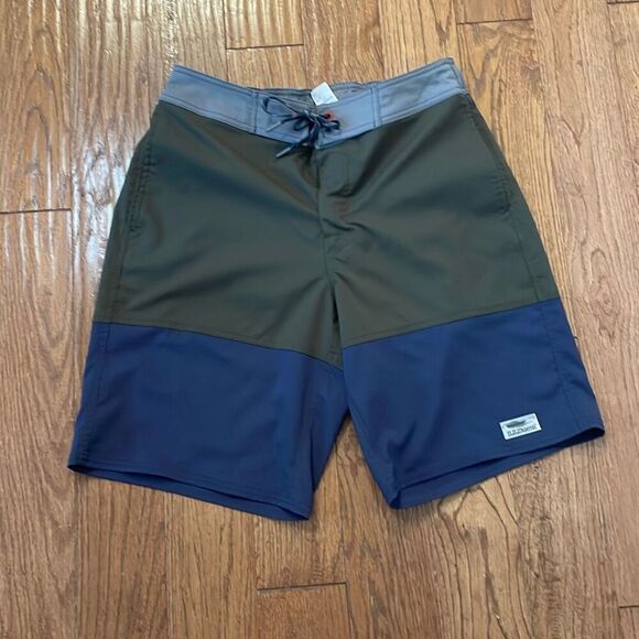 L.L. Bean men’s colorblock swim trunks size M - Picture 2 of 8